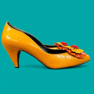 Vintage 80s Lauren West Mustard Leather Floral Pumps Heels Spain 5.5B